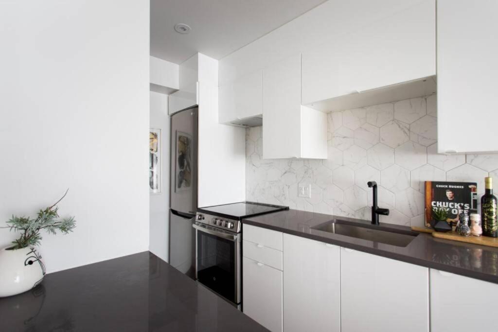 Wonderful Studio In Little Italy With Full Bath By Den Stays Montréal Extérieur photo