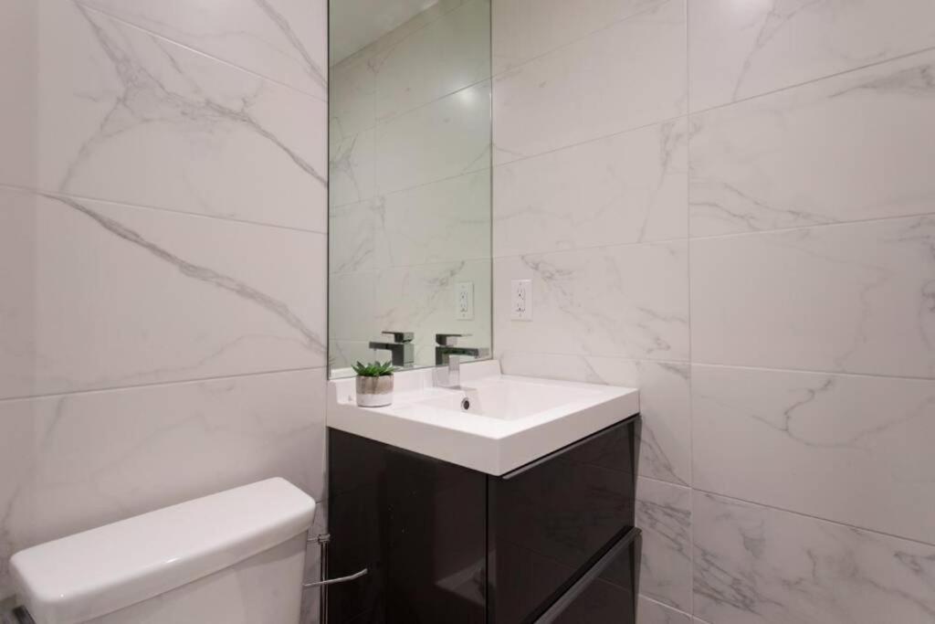 Wonderful Studio In Little Italy With Full Bath By Den Stays Montréal Extérieur photo