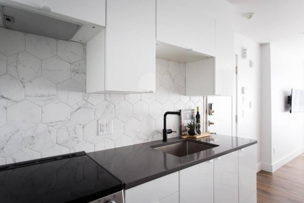 Wonderful Studio In Little Italy With Full Bath By Den Stays Montréal Extérieur photo